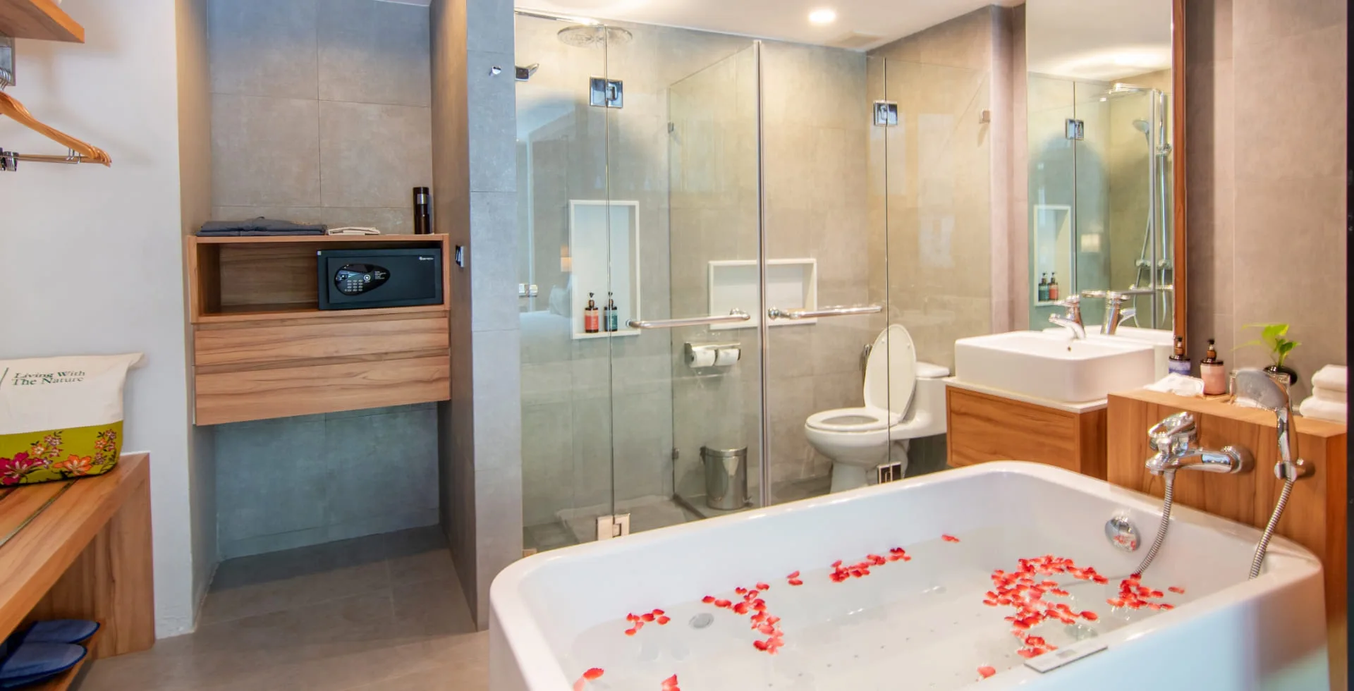 Deluxe Pool Access 45 sq.m. / 28 rooms (Double bed) – room view